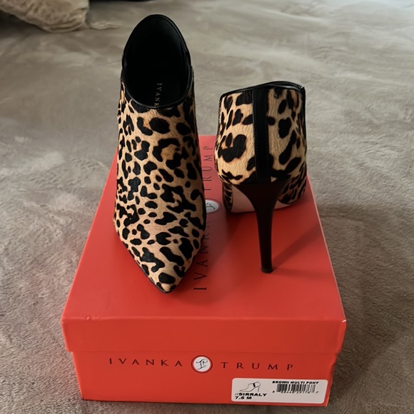 Barely worn Ivanka Trump brown multi pony 7.5 booties. - Picture 2 of 2